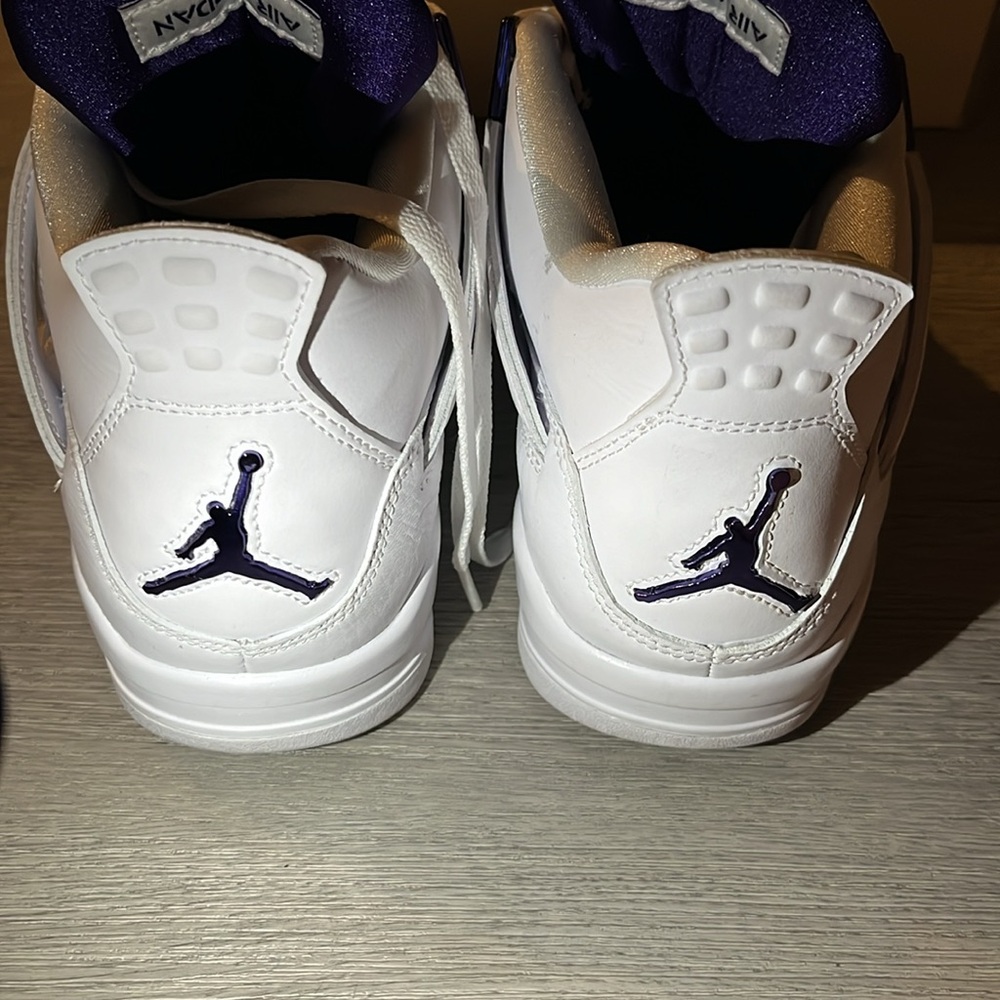 Like new Air Jordan 4 retro white/court purple - Picture 6 of 12